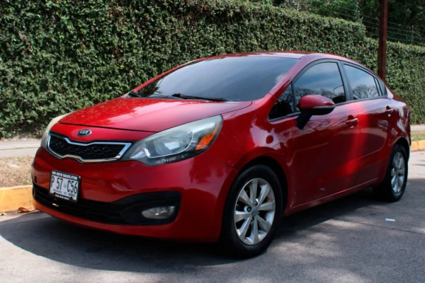 KIA RIO ROJO